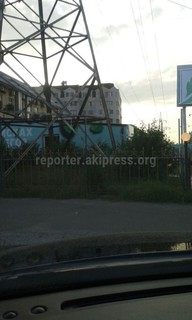 Кафе «Мята» на улице Сухе-Батора стоит под высоковольтной линией, - читатель <i>(фото)</i>