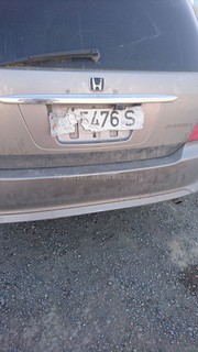 В Боомском ущелье стоял автомобиль с полустертым задним госномером, - читатель <i>(фото)</i>