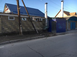 Кафе «Кореана» своей пристройкой перегородила тротуар на ул.Жантошева, - читатель (фото)
