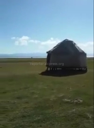 Видео – «Ходячая» юрта на жайлоо