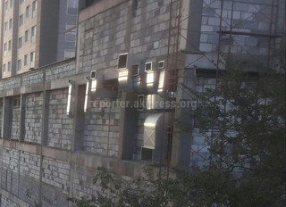 Шум, исходящий ночью из-за системы кондиционирования в «Бишкек парке», мешает спать жителям близрасположенных домов, - читатель (видео)