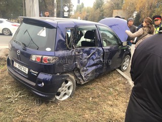 Маршрутка и легковое авто столкнулись на перекрестке Масалиева-Байтик баатыра, - очевидец <i>(фото)</i>