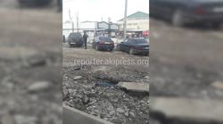 Мэрия Жалал-Абада: В центре города устранили утечку воды из прорвавшейся трубы (фото, видео)