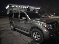 Водитель тонированного «Ниссана», который припарковался на тротуаре возле Белого дома, оштрафован
