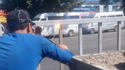 На Дэн Сяопина–Фучика провели сварочные работы и залатали дыру в ограждении, - мэрия