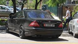 На Исанова–Абдымомунова водитель «Мерседеса» постоянно паркуется на пешеходном переходе (фото) На Исанова–Абдымомунова водитель «Мерседеса» постоянно паркуется на пешеходном переходе (фото)