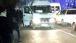 На ул.Киевской возле площади Ала-Тоо маршрутные такси останавливаются не доезжая до остановки