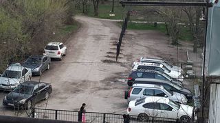 Законно ли устанавливают забор во дворе домов на ул.Байтик баатыра? - жители (фото)
