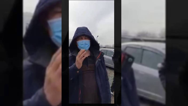 Около 100 перевозчиков из Кыргызстана в течение 15 дней не могут выехать с российско-казахской границы. Видео
