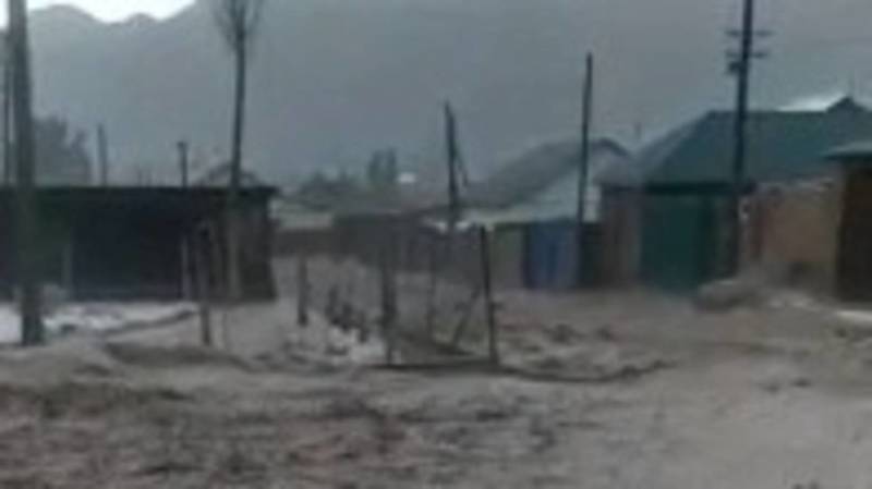 Селевые потоки в Нарынской области. Видео местных жителей