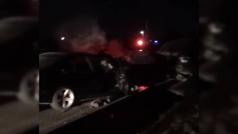 В Кызыл-Аскере водитель «БМВ» врезался в «Порше». Видео с места аварии