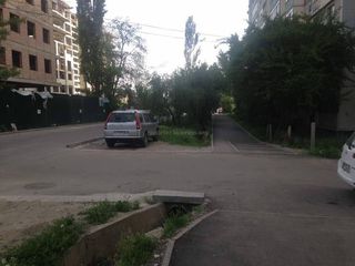 Парковка на газоне