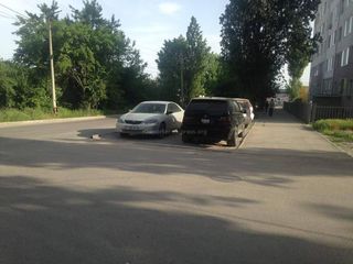 Парковка на газоне
