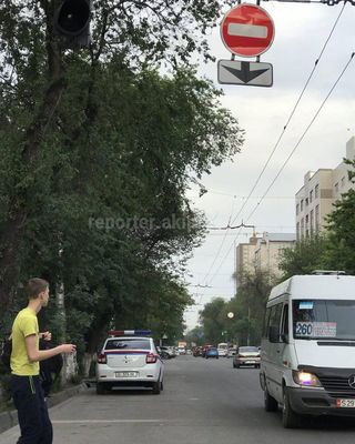 Парковка на полосе для общественного транспорта
