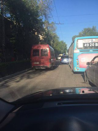 Выезд на полосу для общественного транспорта