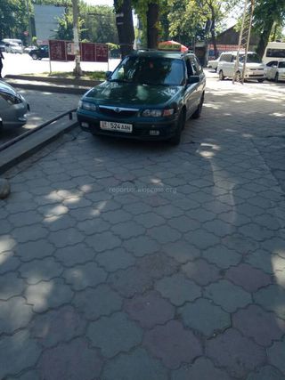 Парковка на тротуаре