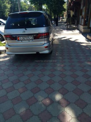 Парковка на тротуаре