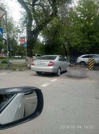 Парковка на тротуаре