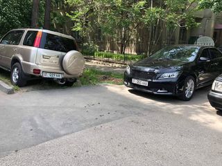 Парковка на газоне