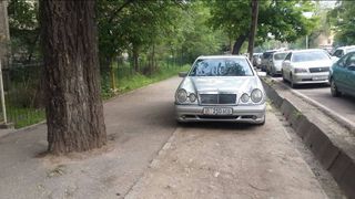 Парковка на газоне
