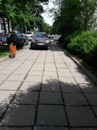 Парковка на тротуаре