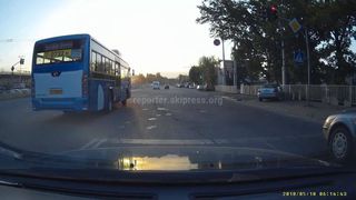Выезд на встречную полосу на красный сигнал светофора