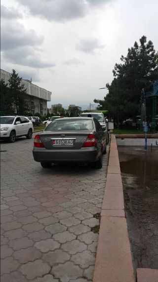 Парковка на тротуаре