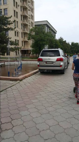 Парковка на тротуаре