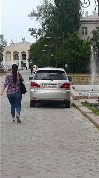 Парковка на тротуаре