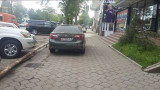 Парковка на тротуаре