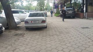 Парковка на тротуаре