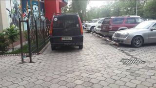 Парковка на тротуаре