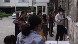 В республиканском ЗАГСе документы принимают через окно. Видео