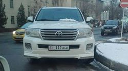 Водитель припарковал «Крузак» в неположенном месте на Токтогула Водитель припарковал «Крузак» в неположенном месте на Токтогула