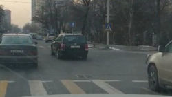 На Токтогула «Пассат» проехал, нарушив ПДД, - горожанин На Токтогула «Пассат» проехал, нарушив ПДД, - горожанин