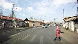 Водитель «Хендая» в Оше не пропустил школьницу на пешеходном переходе. Видео Водитель «Хендая» в Оше не пропустил школьницу на пешеходном переходе. Видео