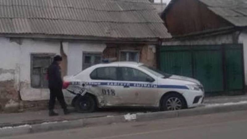 Тойота протаранила автомашину патрульной милиции. Видео