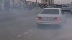Водитель «Мерседеса» устроил дрифт в 12 мкр. Видео