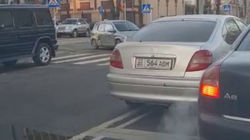 «Тойота» заехала за двойную сплошную. Видео «Тойота» заехала за двойную сплошную. Видео