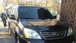 В Бишкеке замечен полностью тонированный Lexus GX 470. Фото горожанина В Бишкеке замечен полностью тонированный Lexus GX 470. Фото горожанина