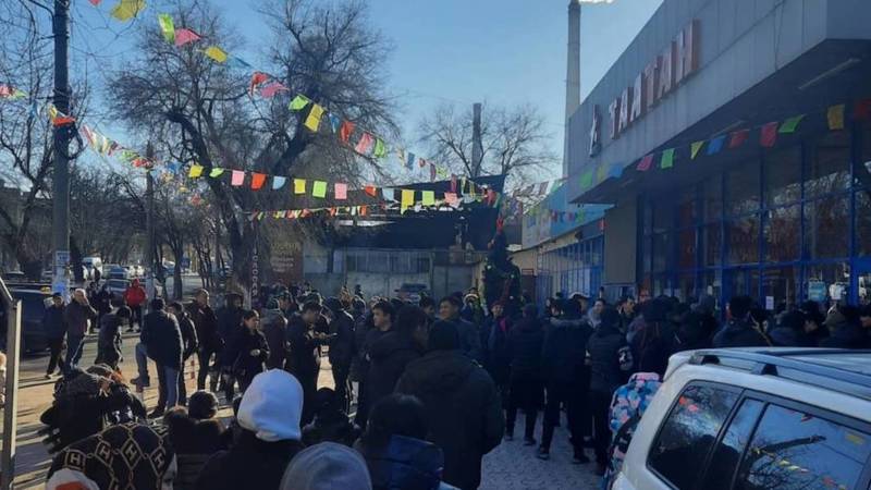 Торговцы рынка «Таатан» бастуют против контрольно-кассовых машин. Фото