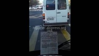 На Киевской №164 маршрутка выехала на пешеходный переход на красном свете светофора
