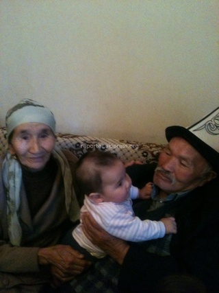 <b>Любимые мамы:</b> мама 9 детей железная Бубукан и директор школы Гульнара <b><i>(фото)</i></b> <b>Любимые мамы:</b> мама 9 детей железная Бубукан и директор школы Гульнара <b><i>(фото)</i></b>