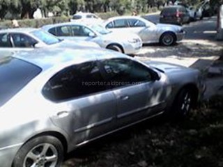 Читатель сообщает, что остановка напротив новой мечети полностью заблокирована машинами <i>(фото)</i>
