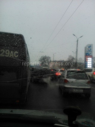 На пересечении улиц Бакаева-Льва Толстого образовался затор, - читатель (фото)