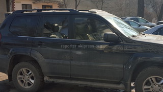 На пересечении улиц Исанова-Московская злоумышленник разбил стекло в машине Lexus gx 470 (фото) На пересечении улиц Исанова-Московская злоумышленник разбил стекло в машине Lexus gx 470 (фото)