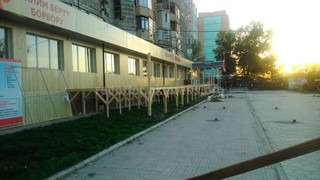 Законна ли идет пристройка к кафе «Таксим»? - читатель (фото)