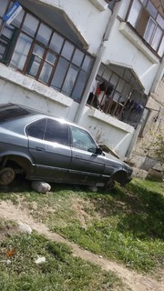 В Караколе во дворе одного из домов стоит подозрительная брошенная BMW, - читатель <i>(фото)</i>