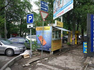 Почему киоск в районе Нацгоспиталя до сих пор не демонтирован? - читатель (фото)