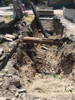 Строительная фирма разрушает тротуар на ул.Юнусалиева, - читатель (фото)